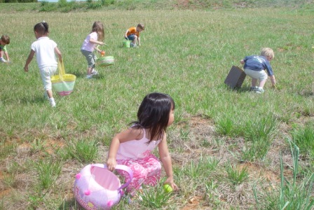 Kasen and classmates hunting eggs